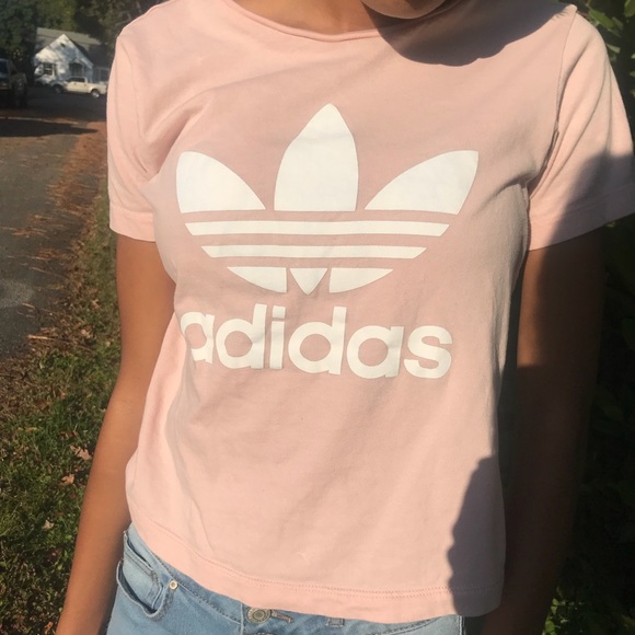 adidas Tops - ADIDAS🌸 T-shirt